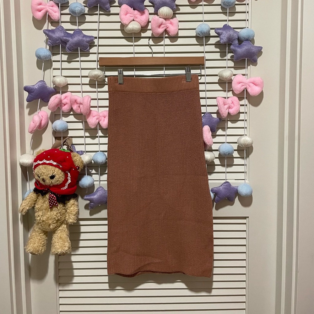Abercrombie 90s midi sweater skirt in size XXSP RETAIL $40